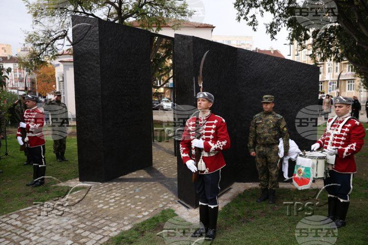 A monument to the jurists who played a role in the rescue of Bulgarian Jews during the Holocaust being unveiled in Sofia, Nov. 15, 2023 (BTA Photo)