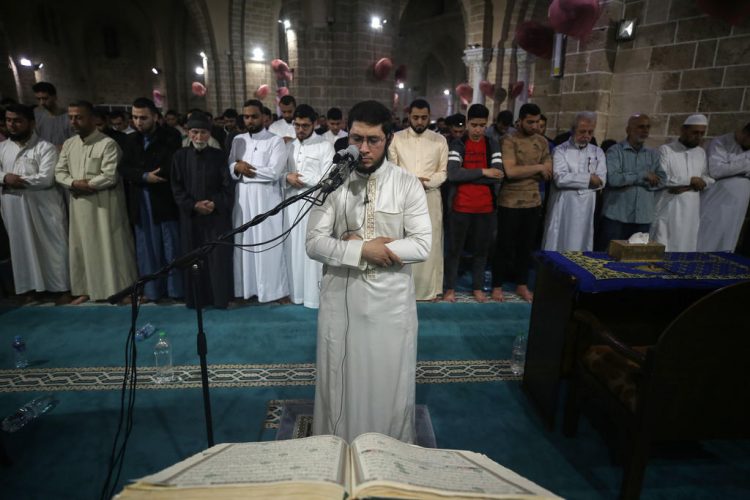 Muslim worshipers at Laylat al-Qadr in Gaza