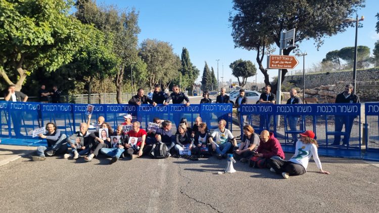 Protestors Demanding New Elections Block Knesset Entrance