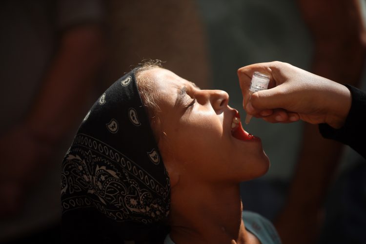 Gaza children are vaccinated against polio