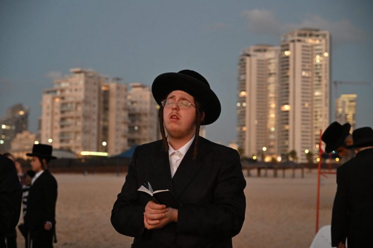 Tashlich ritual at Ashdod beach