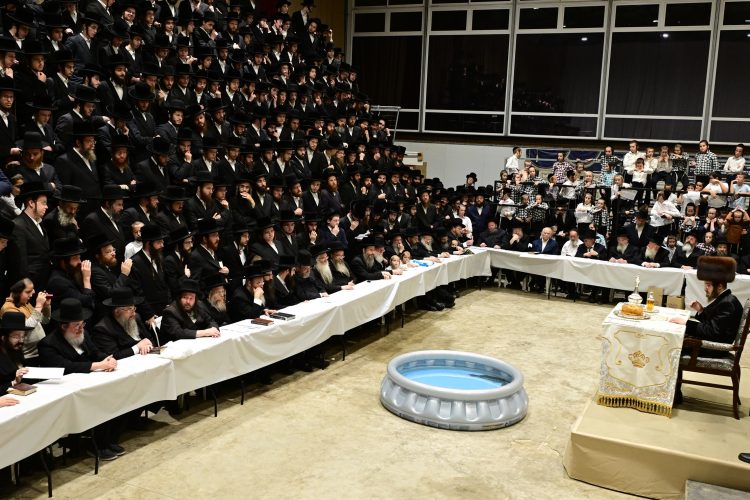 Tashlich ritual at the Sadigura Hassidic courtyard in Bnei Brak