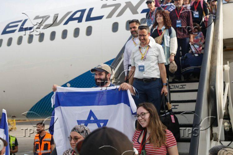 New immigrants from the US and Canada arrived in Israel